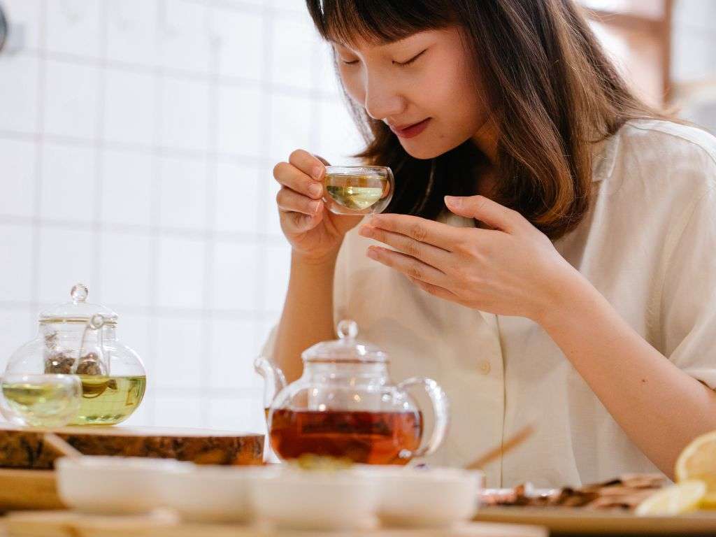 woman-with-herbal-tea-Unlocking-the-Secret-to-Period-Harmony-Natural-Solutions-for-Holistic-Menstrual-Health